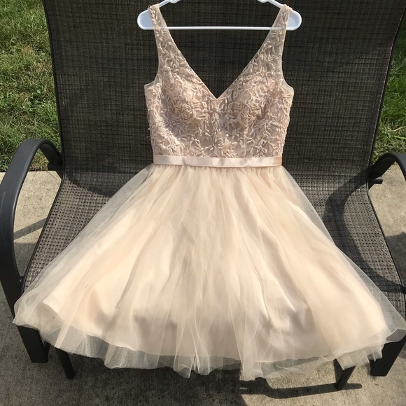 Cream colored lace homecoming dress - Picture 1 of 8